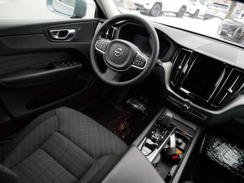 Used 2023 Volvo XC60 B5 Core image 9