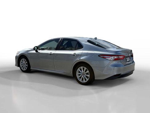 Used 2019 Toyota Camry LE FWD image 3