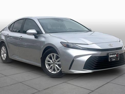 Used 2025 Toyota Camry LE w/ Convenience Package FWD image 3