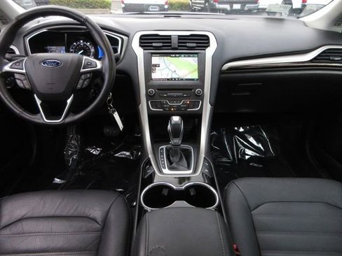 Used 2016 Ford Fusion SE w/ Equipment Group 502A image 19