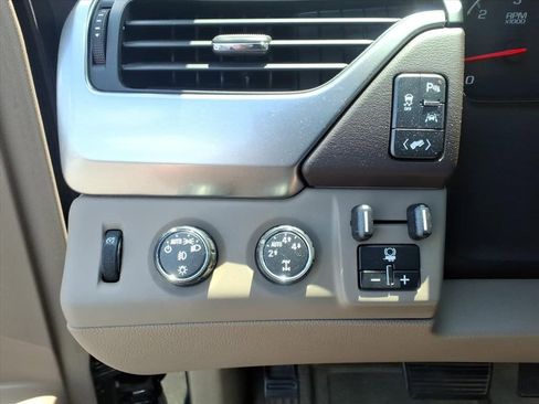 Used 2016 Chevrolet Suburban LTZ AWD/4WD image 19