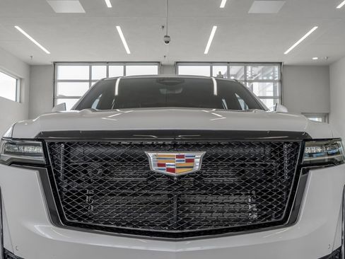 Used 2023 Cadillac Escalade Premium Luxury AWD/4WD image 23