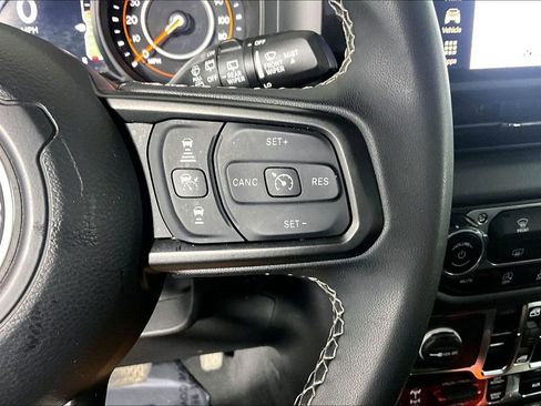 Used 2025 Jeep Wrangler Unlimited Rubicon AWD/4WD image 18