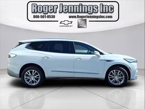 Used 2022 Buick Enclave Essence w/ Experience Buick Package image 4