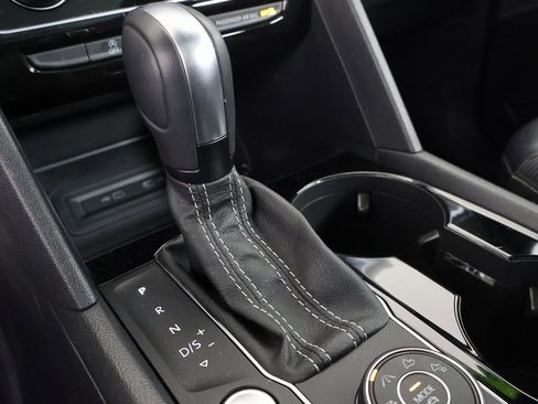 Used 2023 Volkswagen Atlas Cross Sport SEL R-Line image 3