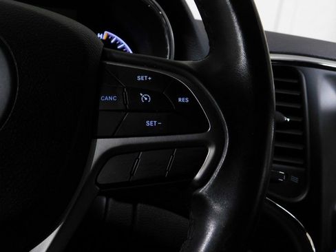 Used 2019 Jeep Grand Cherokee Laredo image 43