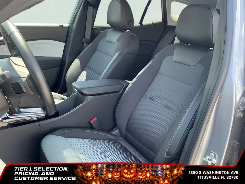 Used 2025 Chevrolet Trax LT w/ LT Convenience Package FWD image 29