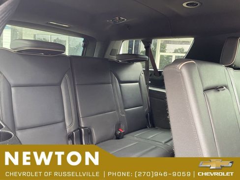 Used 2023 GMC Yukon XL SLT AWD/4WD image 10