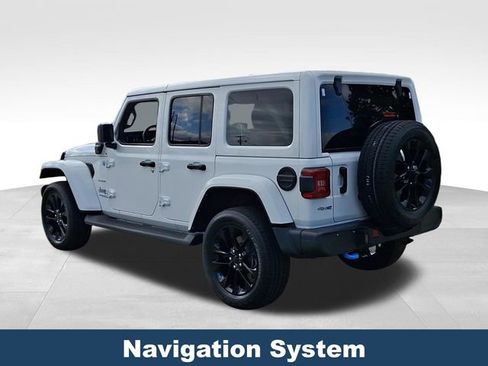 Used 2022 Jeep Wrangler Unlimited Sahara w/ Cold Weather Group AWD/4WD image 5