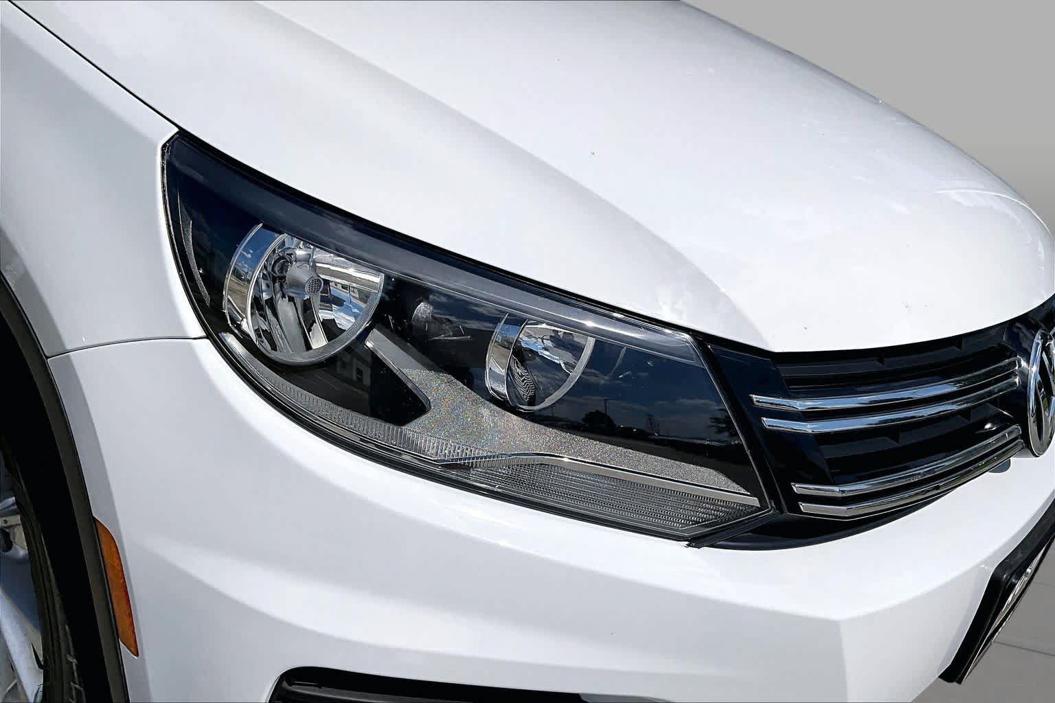 Used 2018 Volkswagen Tiguan Limited w/ Premium Package AWD/4WD image 26