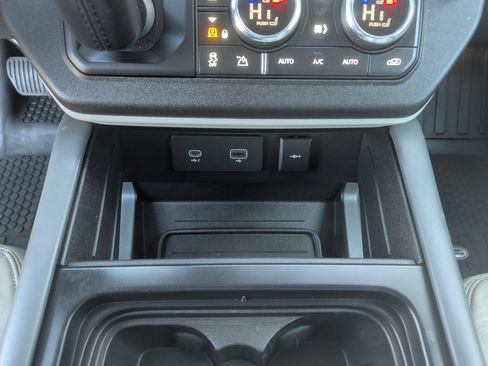 Used 2020 Land Rover Defender 110 HSE AWD/4WD image 25