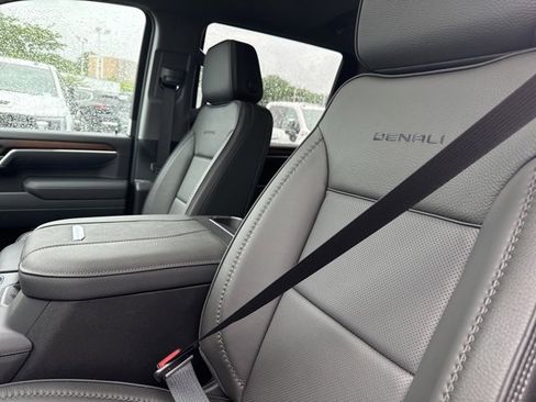 New 2025 GMC Sierra 2500 Denali w/ Denali Reserve Package image 14