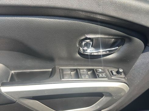 Used 2017 Nissan Titan SL RWD image 12