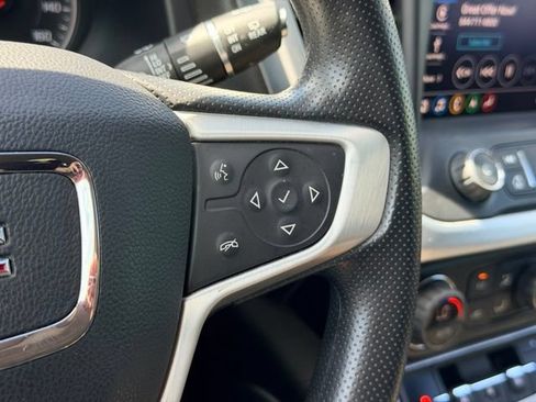 Used 2022 GMC Acadia SLE w/ Driver Convenience Package FWD image 12