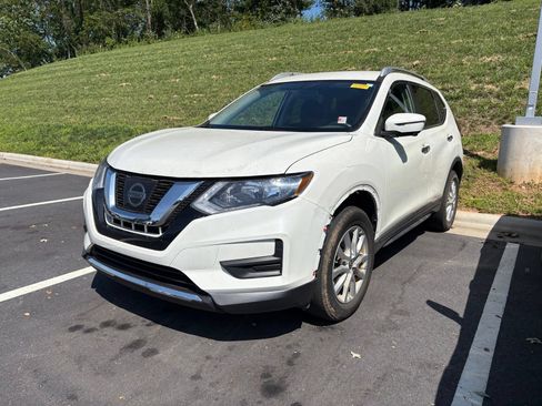 Used 2017 Nissan Rogue SV w/ SV Premium Package AWD/4WD image 3
