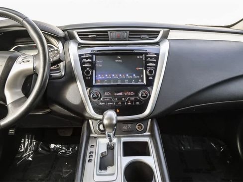 Used 2018 Nissan Murano SV image 11