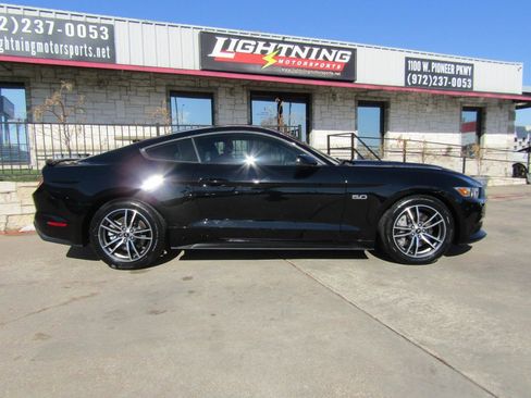 Used 2017 Ford Mustang GT Premium image 5