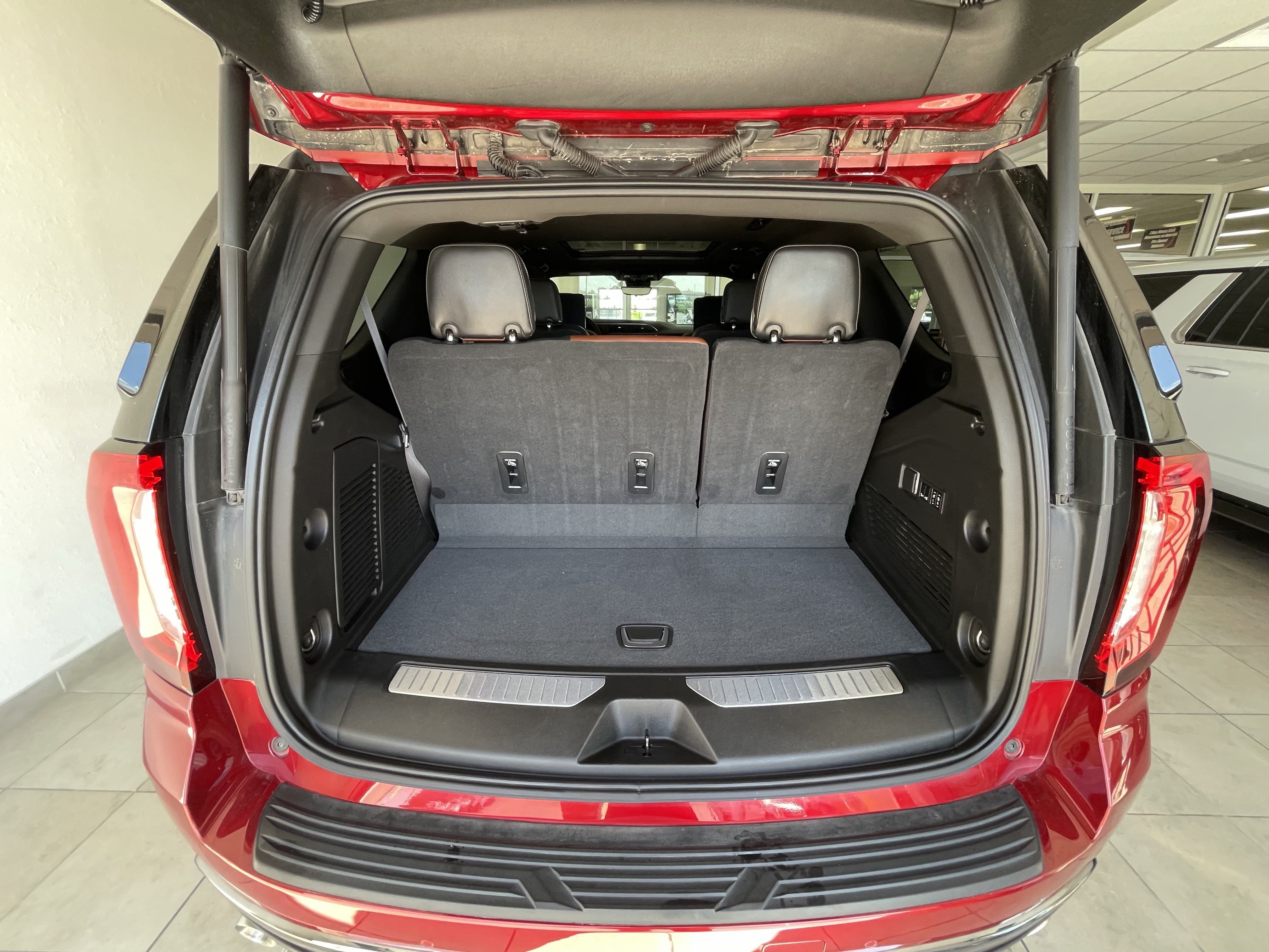 Certified 2023 GMC Yukon Denali Ultimate w/ LPO, Floor Liner Package AWD/4WD image 18