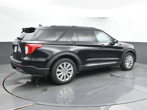 Used 2023 Ford Explorer Limited w/ Limited Technology Package AWD/4WD image 3