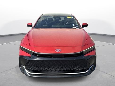 Used 2023 Toyota Crown Limited image 3