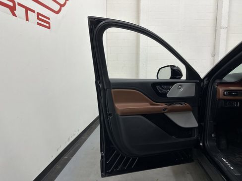 Used 2022 Lincoln Aviator Reserve w/ Equipment Group 201A image 37