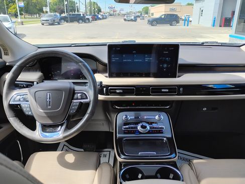 Used 2021 Lincoln Nautilus Reserve w/ Equipment Group 201A AWD/4WD image 13