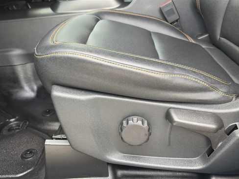 Used 2023 Ford Bronco Badlands image 13