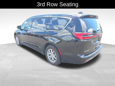 Used 2025 Chrysler Pacifica Select FWD image 6