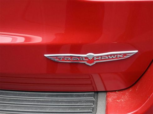 Used 2021 Jeep Grand Cherokee Trailhawk image 11