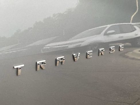 Used 2023 Chevrolet Traverse Premier FWD image 32