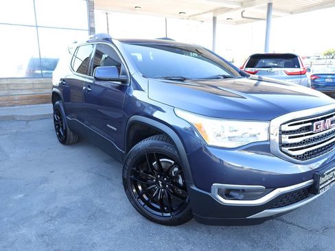 Used 2018 GMC Acadia SLT FWD image 2