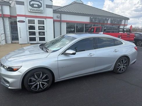 Used 2017 Chevrolet Malibu LT w/ Leather Package image 4