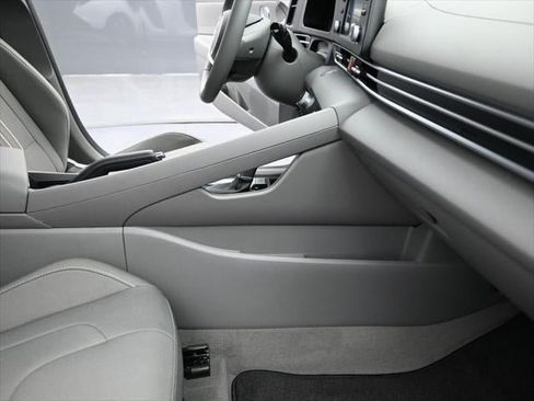 New 2025 Hyundai Elantra Sport image 90