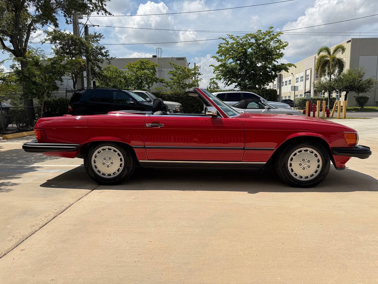 Used 1989 Mercedes-Benz 560 SL image 4