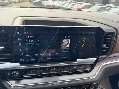 Used 2023 Chevrolet Silverado 1500 High Country AWD/4WD image 29