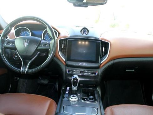 Used 2018 Maserati Ghibli image 16