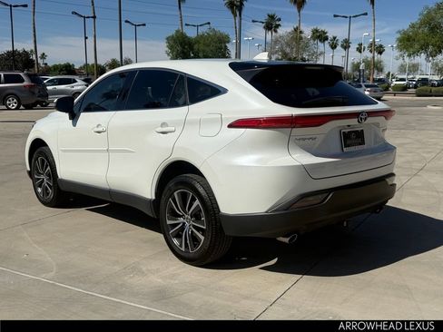 Used 2022 Toyota Venza LE image 4