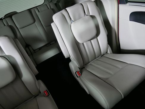 Used 2014 Chrysler Town & Country Touring-L w/ Driver Convenience Group FWD image 14