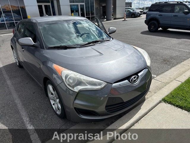 Used 2013 Hyundai Veloster FWD image 2
