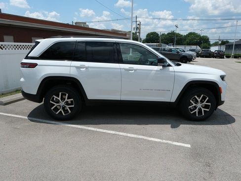 New 2025 Jeep Grand Cherokee Limited w/ Luxury Tech Group II AWD/4WD image 2
