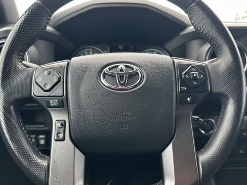 Used 2017 Toyota Tacoma TRD Off-Road w/ Premium & Technology Package image 21