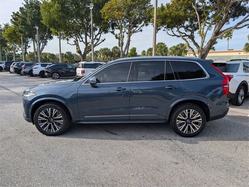 Used 2022 Volvo XC90 T5 Momentum w/ Climate Package image 5
