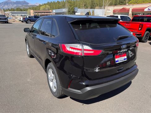 Used 2024 Ford Edge SE image 3