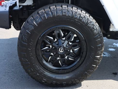 Used 2016 Jeep Wrangler Unlimited Sahara w/ Max Tow Package AWD/4WD image 29