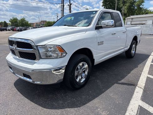 Used 2017 RAM 1500 Classic SLT AWD/4WD image 3