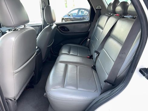 Used 2005 Ford Escape XLT image 16
