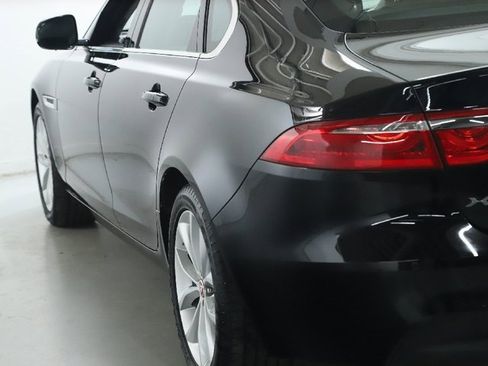 Used 2018 Jaguar XF Premium image 6