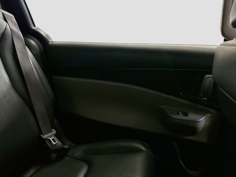 Used 2025 Kia Carnival FWD image 27