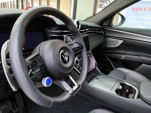 Used 2024 Maserati Grecale GT image 10