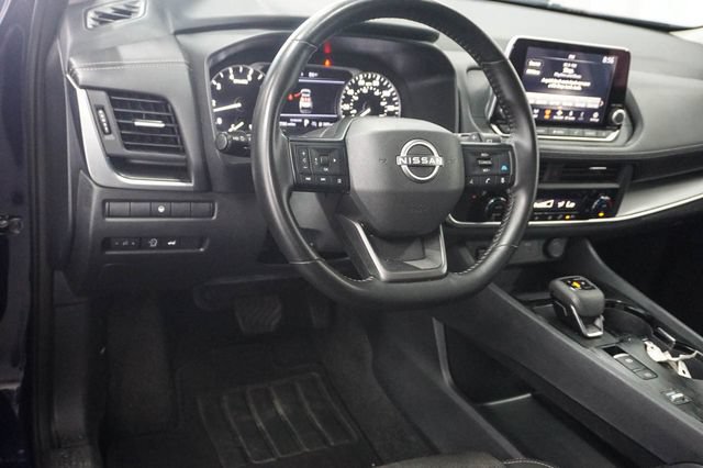 Used 2025 Nissan Rogue SV FWD image 4